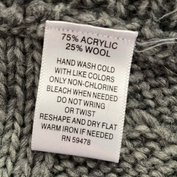 Pandemonium Poncho/Sweater - Picture 7 of 7